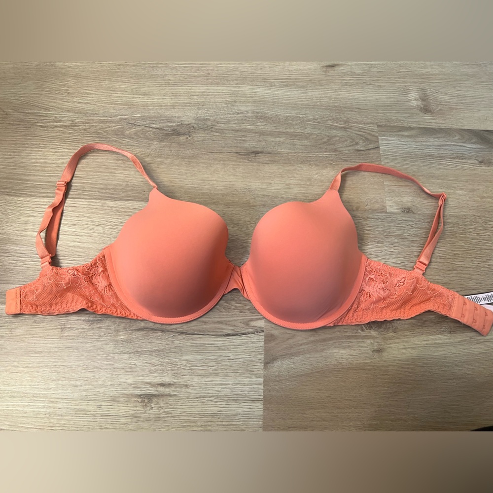 Victoria’s Secret Lightly Lined Demi Bra (32DDD)